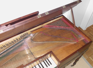 Tafelklavier Knowles & Allen, Aberdeen/Scotland 1809: Aufsicht rechte Instrumentenhälfte