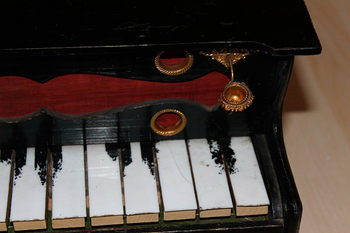 ToyPiano, Klangplatten, 10 Töne